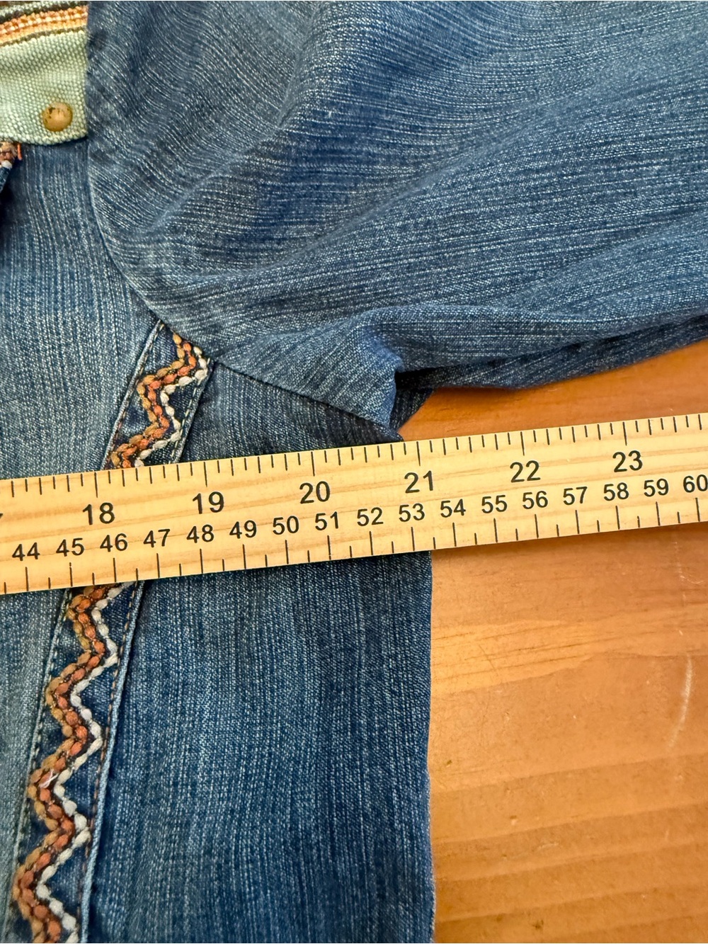 Coldwater Creek Embroidered Denim Jacket L Boho Western Aztec Studded Jean Coat - Picture 10 of 12